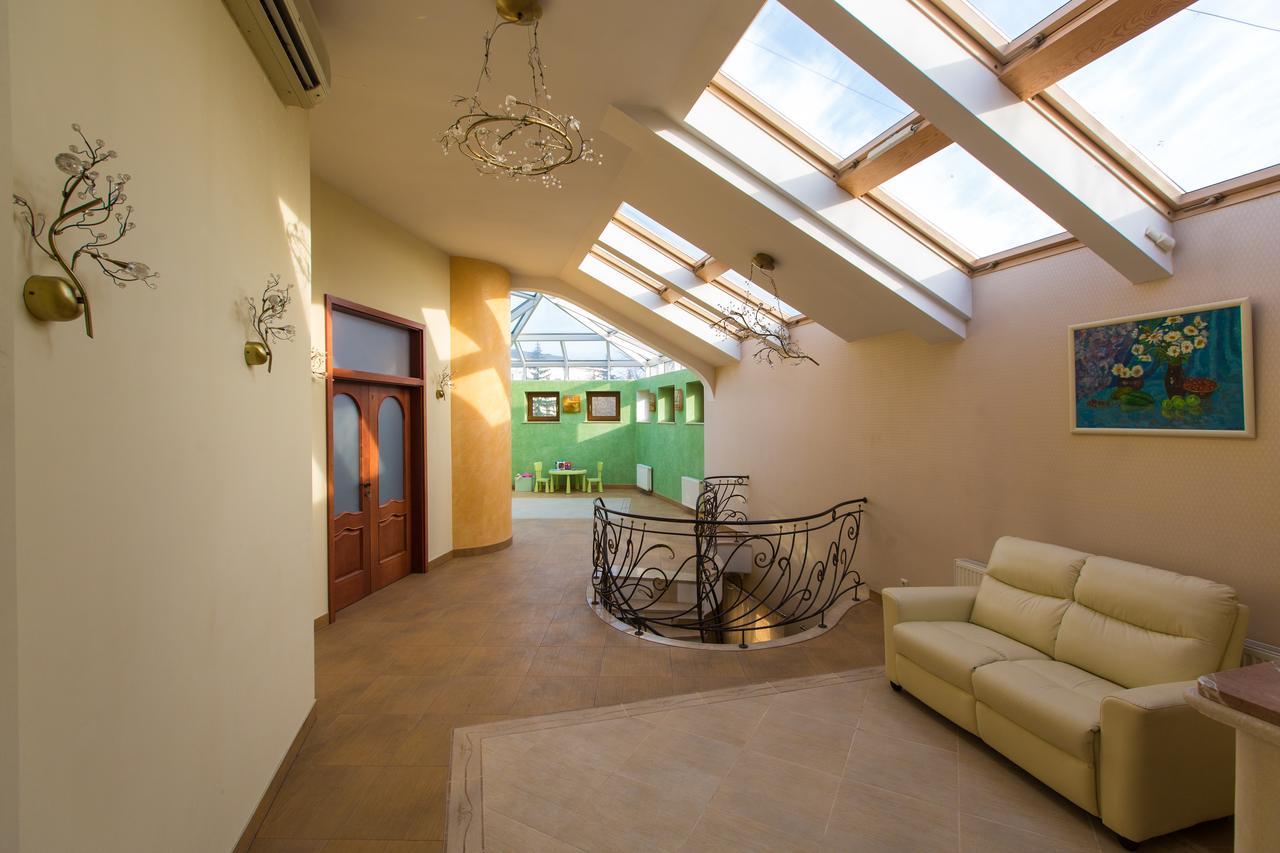 10 Rooms Lviv Exterior photo