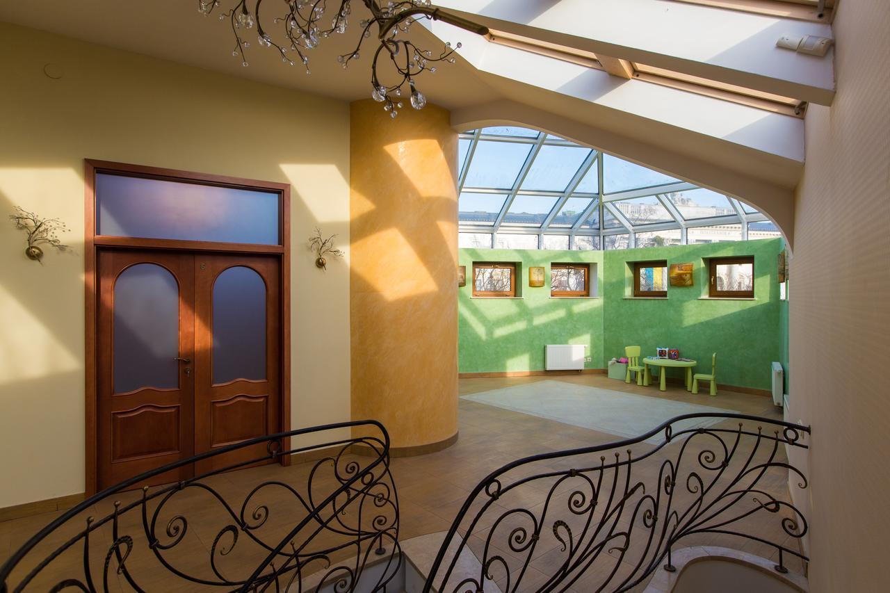 10 Rooms Lviv Exterior photo