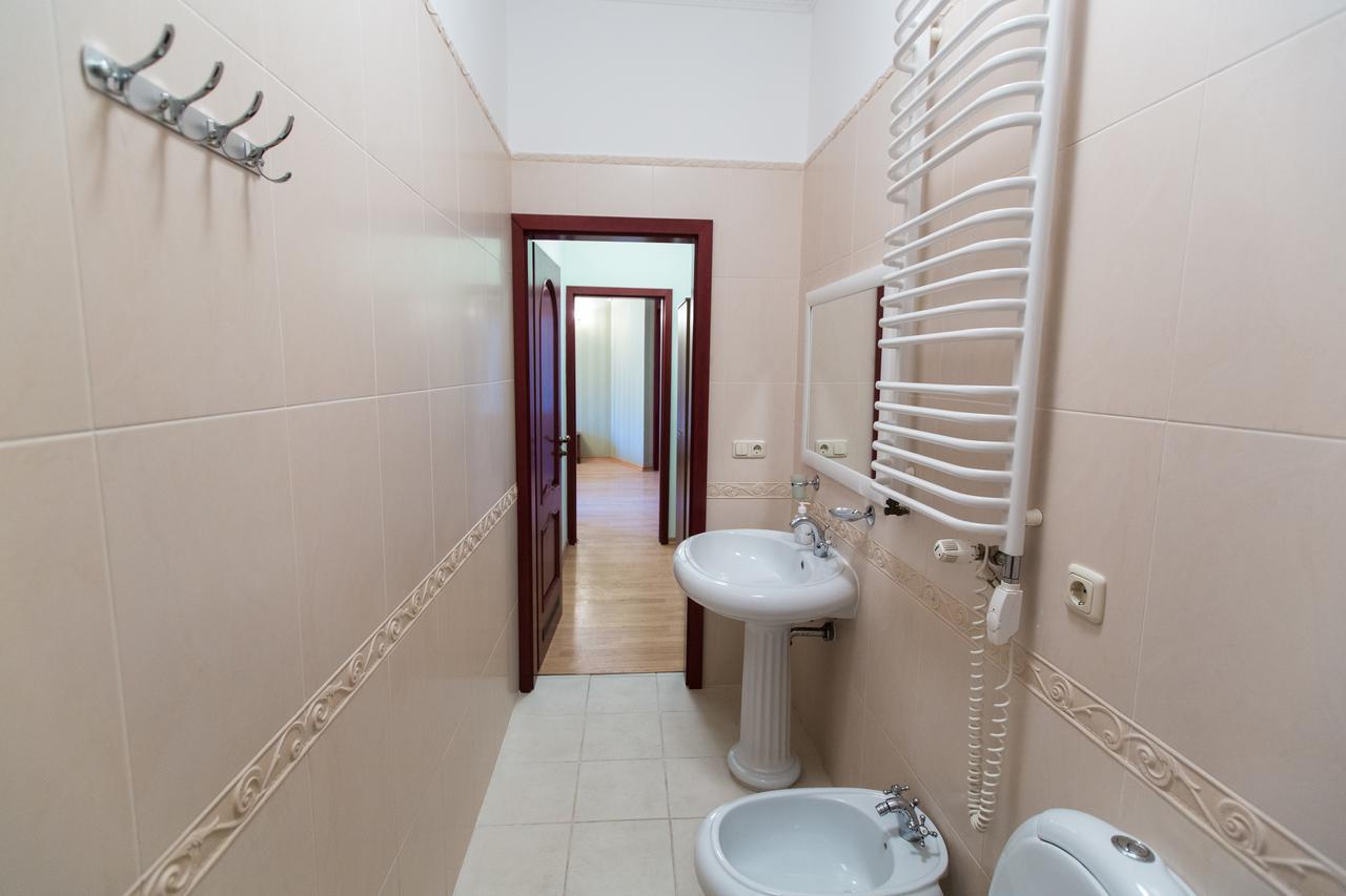 10 Rooms Lviv Exterior photo
