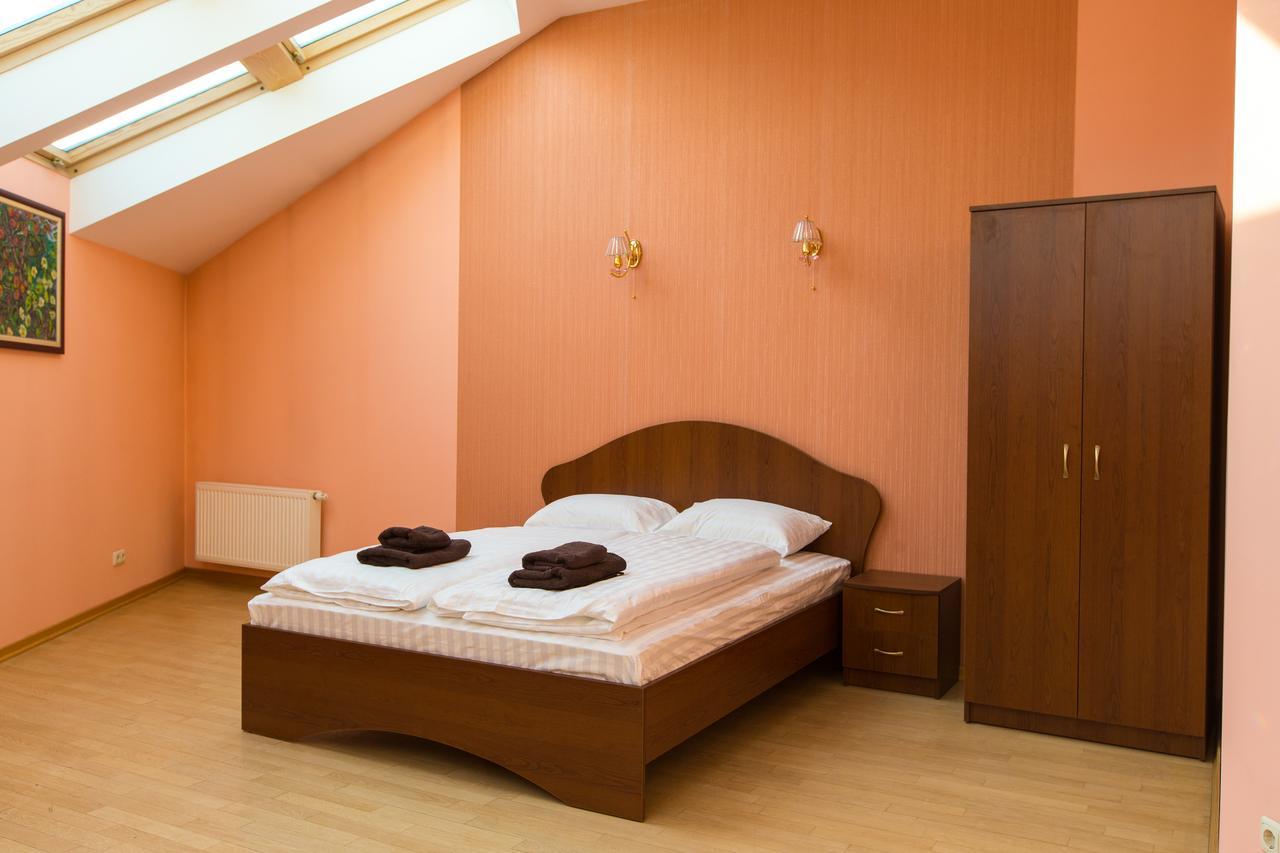 10 Rooms Lviv Exterior photo